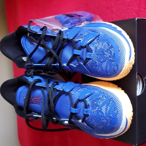 Nike Other - Kryrie 7